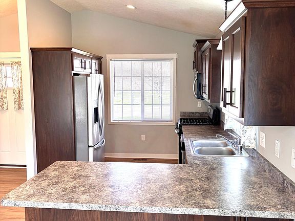 5th image of 1007 Winsome Way NW
