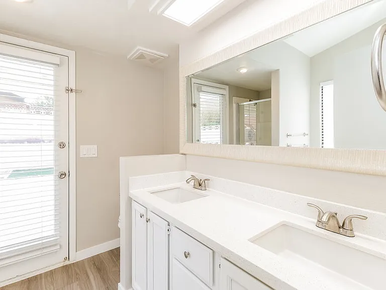 141 Emden Dr — Photo 12