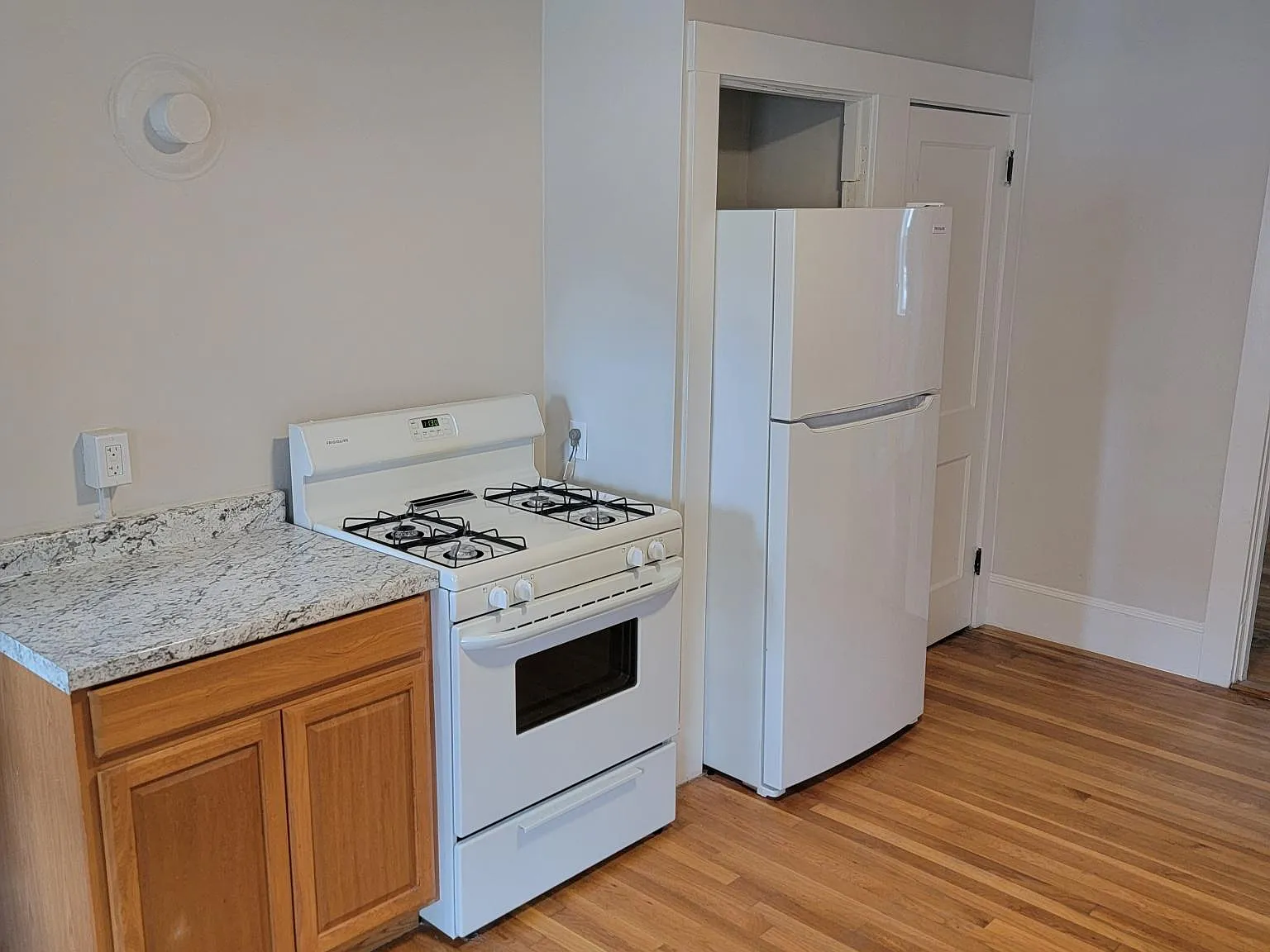 2 bed, 1000 sqft, $1,725 — Photo 4