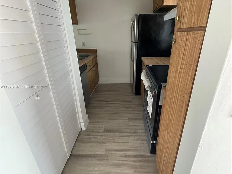918 Twin Lakes Dr #8-M — Photo 4
