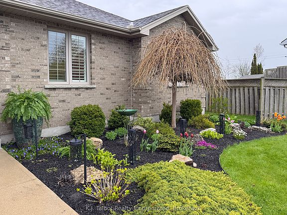 2nd image of 11 Lee Cres