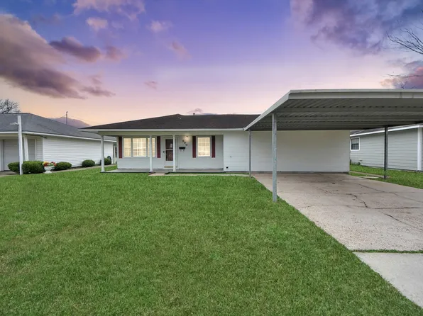 900 S Circle Dr, Baytown, TX 77520