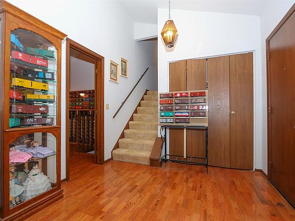 3rd image of 9856 Forestglen Dr