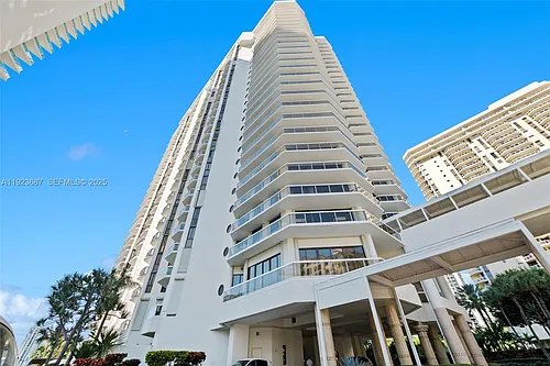 20185 E Country Club Dr #904 Photo 1