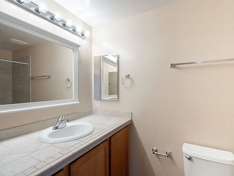 638-642 E. Lester St. ( 638, 640, 642 ) — Photo 15