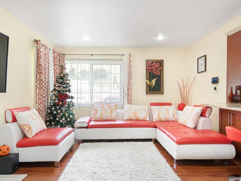 1st image of 32283 Amelia Ave