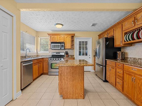 5th image of 223 E Forest Ave