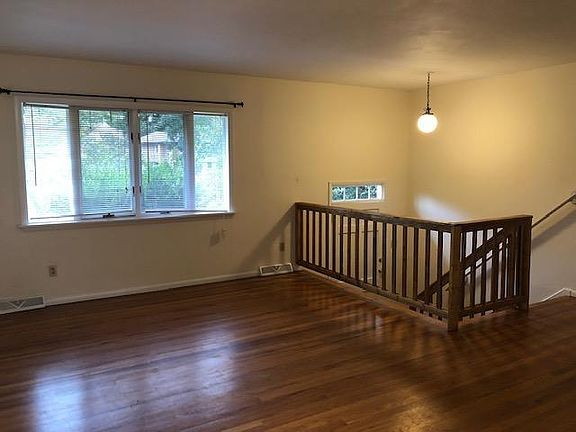 2nd image of 35 Dogwood Ct