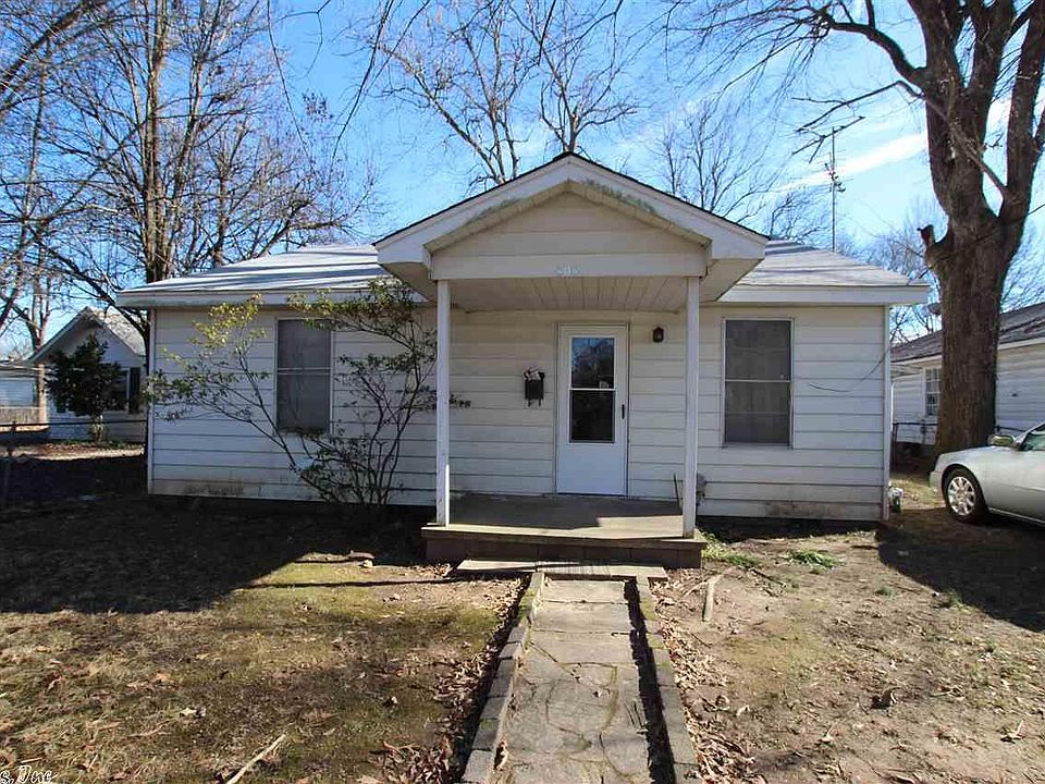 1st image of 504 Protho St
