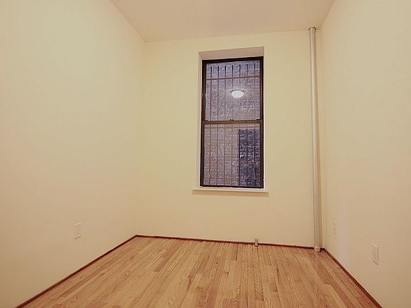 2nd image of 208 E 6th St #11