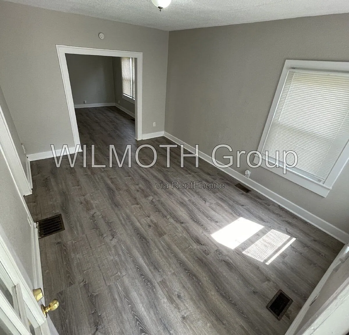 3 bed, 1.0 bath, 1008 sqft, $1,095 — Photo 2