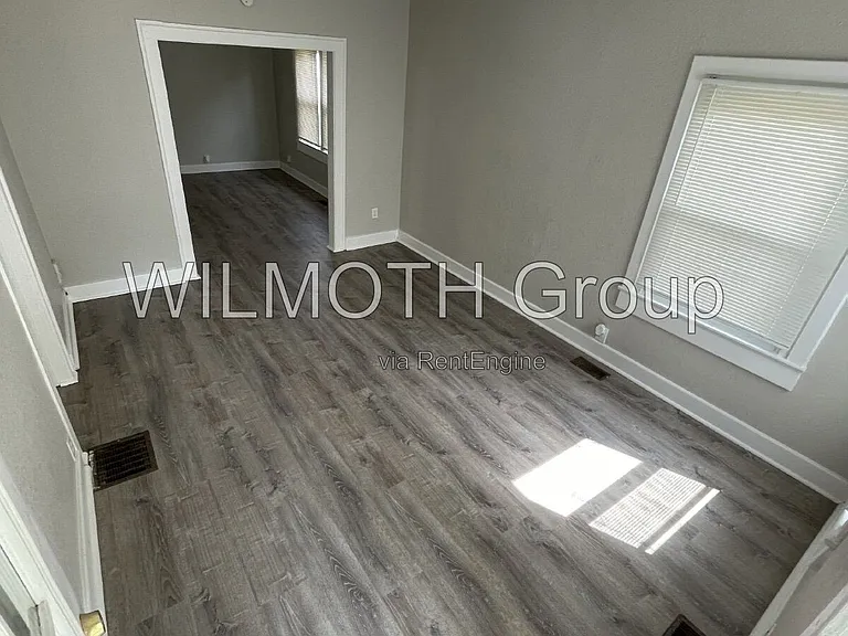 2733 N Lasalle St — Photo 2