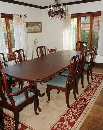 extra large dining room