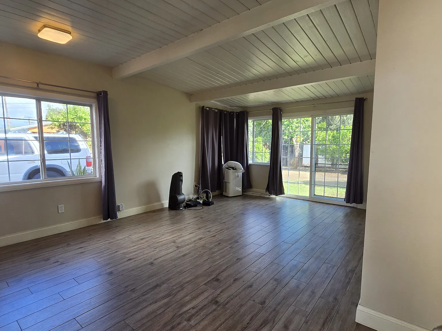 3 bed, 1.5 bath, 944 sqft, $2,850 — Photo 1
