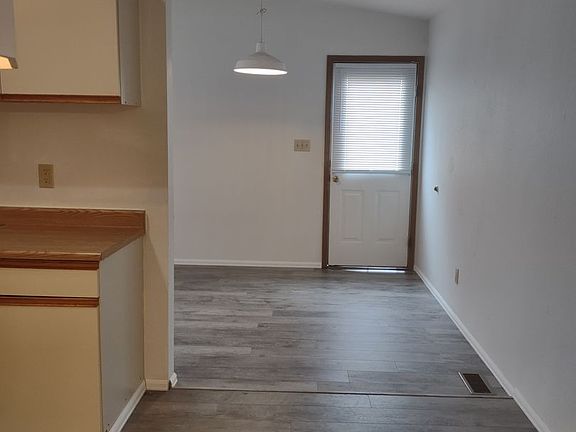 5th image of 2005 Carlee Dr Unit B