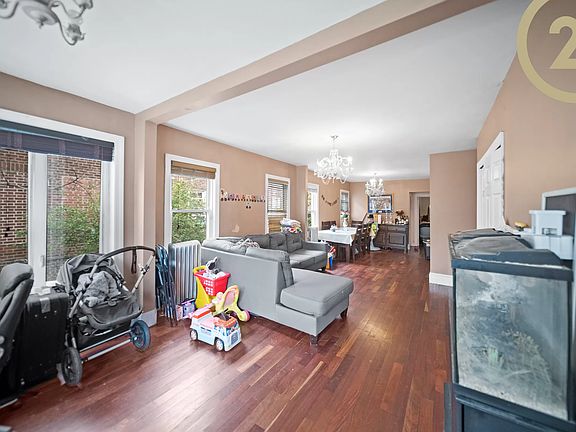 4th image of 2712 Avenue N