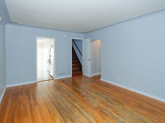 27 N 32nd St-105