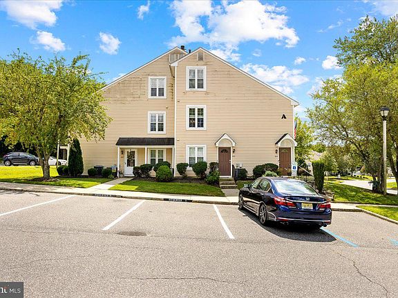 3rd image of 204 Boothby Ct