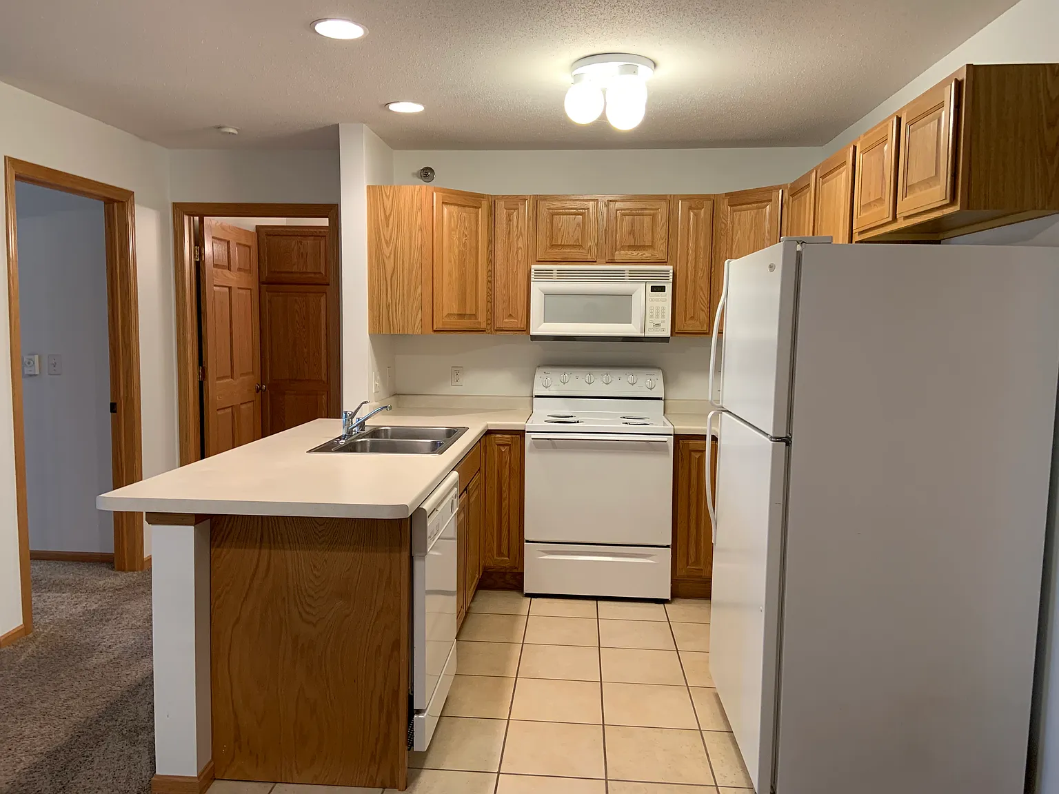 1 bed, 598 sqft, $900 — Photo 2
