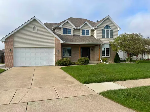 135 Deertrail Dr, Dyer, IN 46311