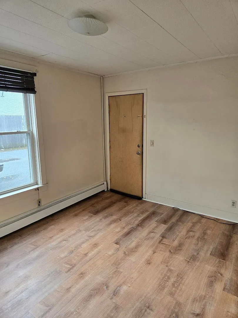 187 Essex St (4 Units) — Photo 3
