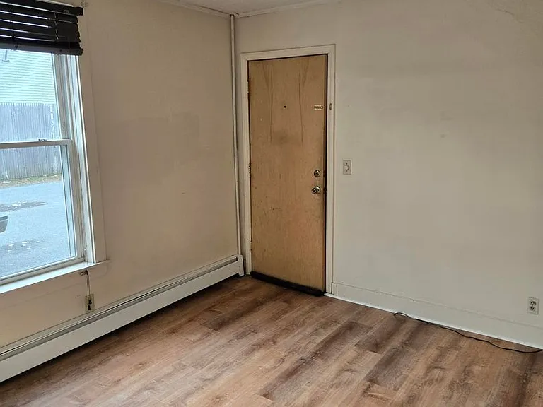 187 Essex St — Photo 3