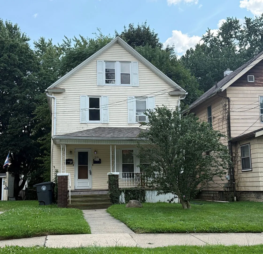563 - 190 Mapledale Ave — Photo 1