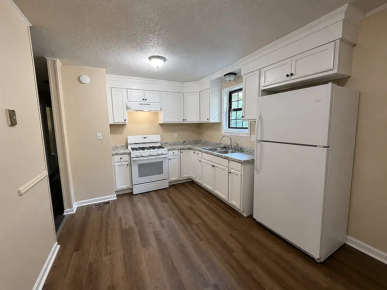 957 Raysor St — Photo 8