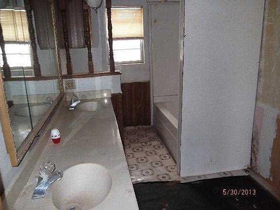 5th image of 608 Town East Ash St