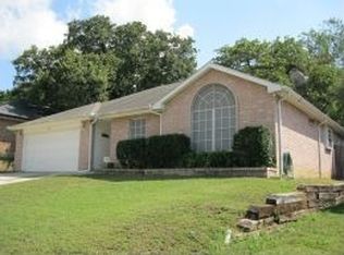 6412 Woods Edge Dr, Arlington, TX 76016