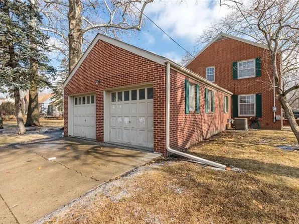4125 Douglas Ave, Des Moines, IA 50310