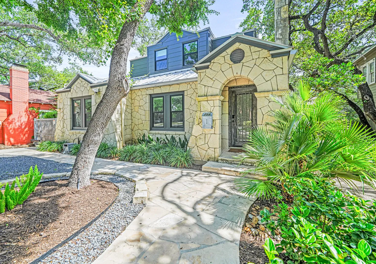 Renovated 5-Bedroom Home In Alamo Heights — Photo 1