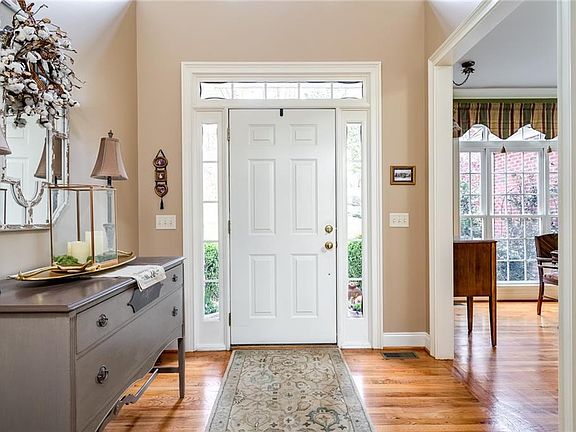 4th image of 318 Coachman Dr