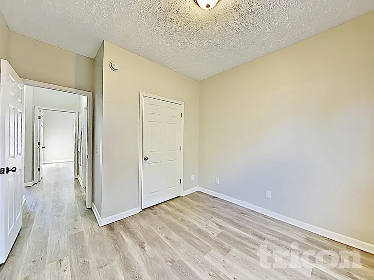 407 Barking Dr — Photo 10