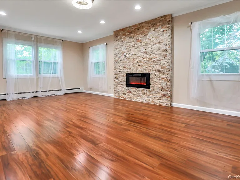 40 Seabrook Ln — Photo 3