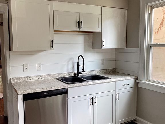 2nd image of 229 E Maynard Ave #229
