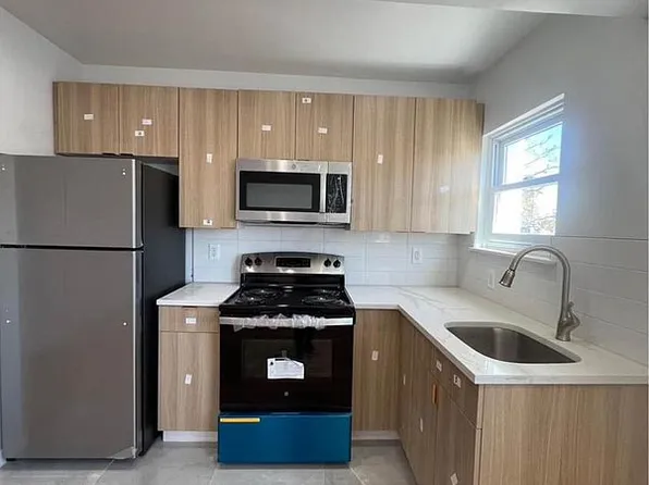 718 Rosedale Ave #1, Bronx, NY 10473