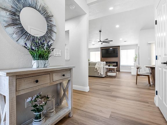2nd image of 1509 E Vine Court