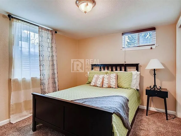 4870 Irving St — Photo 12