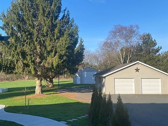 3rd image of 143 Taft Rd