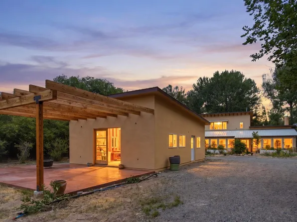 194 State Road 75, Dixon, NM 87527