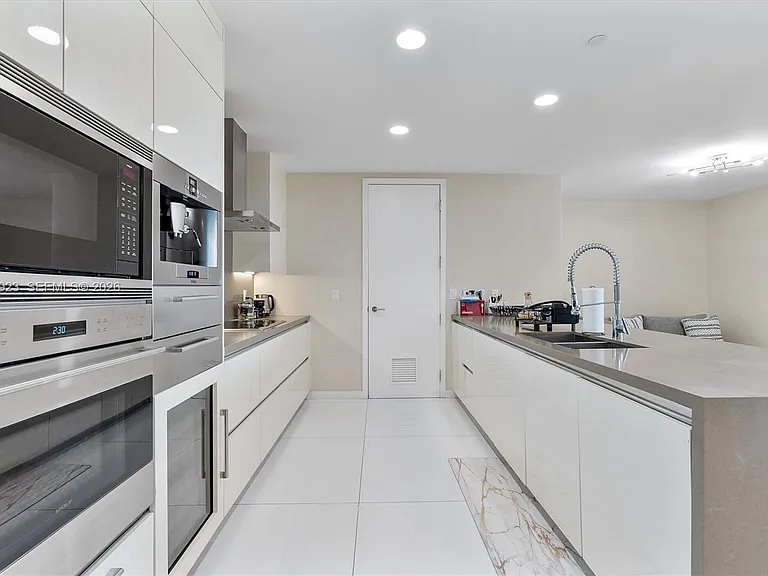 17475 Collins Ave #503 — Photo 29