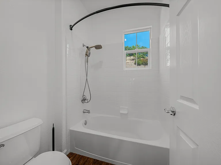 100 Portsmouth Dr — Photo 27