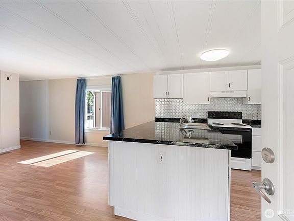 4th image of 2400 Donovan Avenue #53
