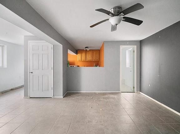 5th image of 10 Canton Ct