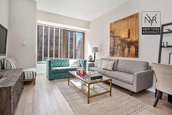 Sold by New York Residence | media 4