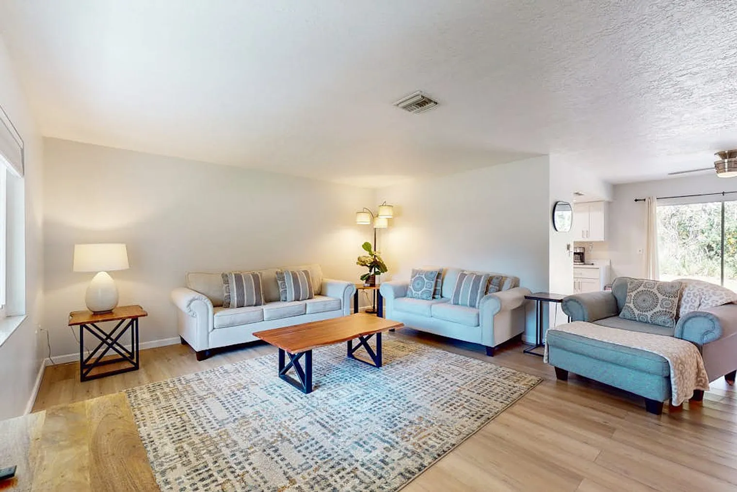 2 bed, 2.0 bath, 1237 sqft, $2,673 — Photo 1