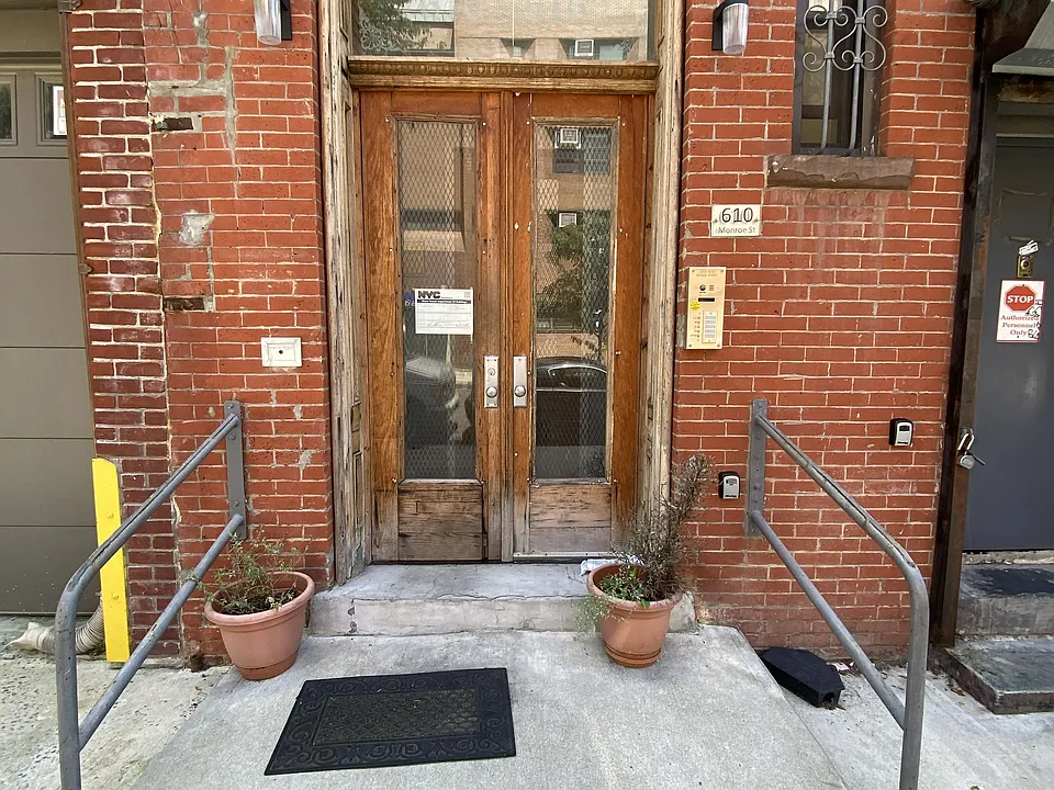 610 Monroe St #3F