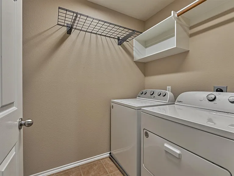 106 E Stedhill Loop — Photo 23