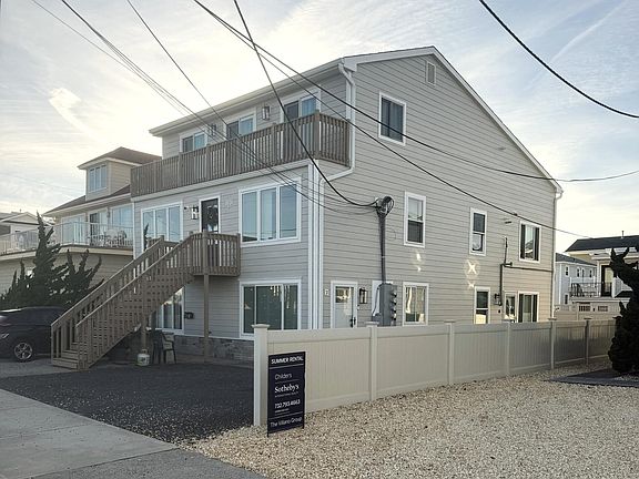 2nd image of 1105 N Ocean Ave #B4